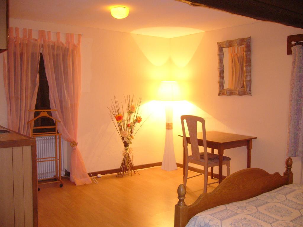 Hotel Saint Verny Villeneuve-d'Allier Номер фото