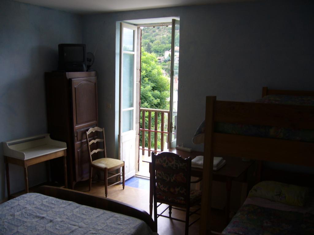 Hotel Saint Verny Villeneuve-d'Allier Экстерьер фото